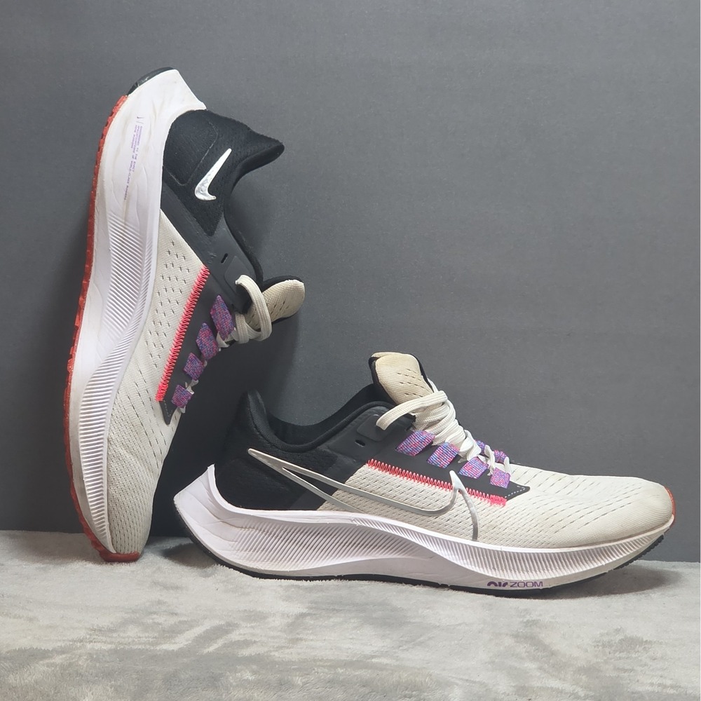 Size 7.5 - Nike Air Zoom Pegasus 38 White Metallic Silver W